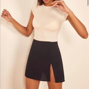 Reformation Margot mini Skirt in Black!